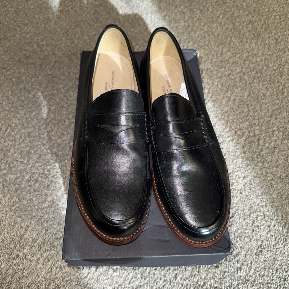 NWT• Banana Republic Black Leather Men's Loafers